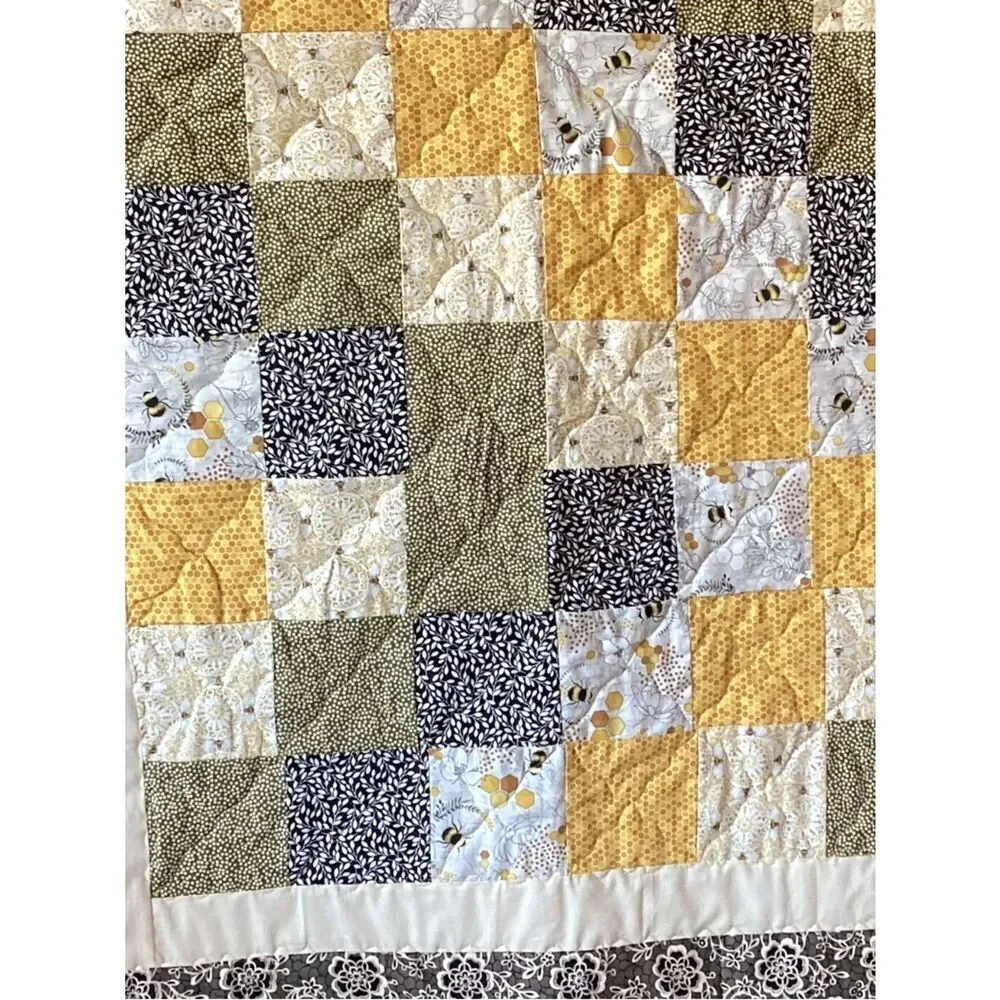 NWT. Hand Crafted Honey Bees Quilt